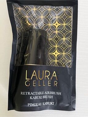 it cosmetics Retractable Airbrush Kabuki Brush - Black & Gold Packaging